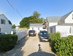 Pre-foreclosure in  SWAN AVE Old Lyme, CT 06371