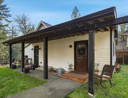 Pre-foreclosure in  Se 108th St Issaquah, WA 98027