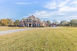 Pre-foreclosure in  Yankee Camp Rd Opelousas, LA 70570