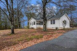 Pre-foreclosure in  Dickson Rd Campobello, SC 29322