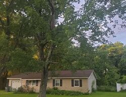 Pre-foreclosure in  Eden Dr Paducah, KY 42003