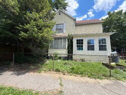 Pre-foreclosure in  Reinhard Ave Columbus, OH 43206