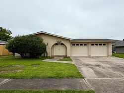 Pre-foreclosure in  Creole Dr Houma, LA 70364