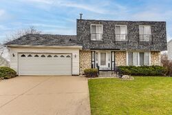 Pre-foreclosure in  Borden Dr Roselle, IL 60172