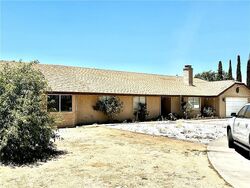 Pre-foreclosure in  Oakwood Ave Hesperia, CA 92345