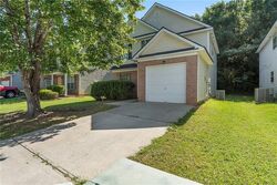  Wood Bend Ln, Riverdale GA