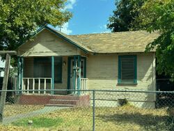 Pre-foreclosure in  N Glenn Ave Fresno, CA 93704