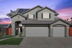 Pre-foreclosure in  Picadilly Way Manteca, CA 95336