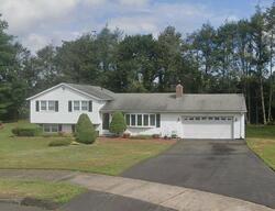 Pre-foreclosure in  Pleasant Dr North Haven, CT 06473