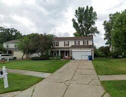 Pre-foreclosure in  King James Ln Waterford, MI 48327