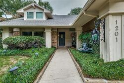 Pre-foreclosure in  Hickory Valley Ct Arlington, TX 76006