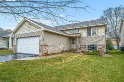 Pre-foreclosure in  Boxwood Path Rosemount, MN 55068