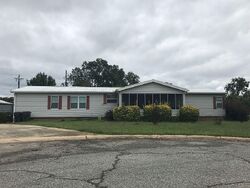 Pre-foreclosure in  CENTENNIAL DR Byron, GA 31008