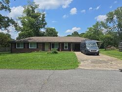 Pre-foreclosure in  Green Acre Ln Cartersville, GA 30121