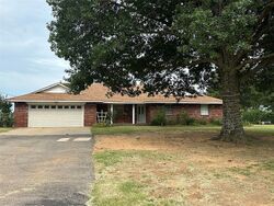 Pre-foreclosure in  Drummond Rd Shawnee, OK 74801