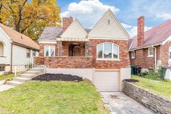 Pre-foreclosure in  Garden Ln Cincinnati, OH 45237