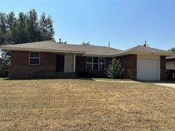 Pre-foreclosure in  Ne 45th St Oklahoma City, OK 73111
