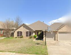 Pre-foreclosure in  Ridgefield Dr Norman, OK 73069