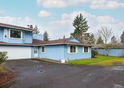 Pre-foreclosure in  Se Bush St Portland, OR 97236