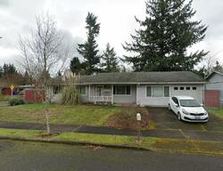Pre-foreclosure in  Se Market St Portland, OR 97233