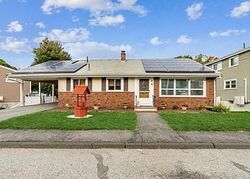 Pre-foreclosure in  Edgemere Rd Lynn, MA 01904