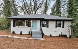 Pre-foreclosure in  Holly Hill Dr Decatur, GA 30032