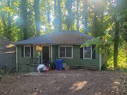 Pre-foreclosure in  Lockwood Dr Sw Atlanta, GA 30311