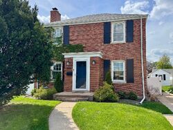 Pre-foreclosure in  N 76th Ave Elmwood Park, IL 60707