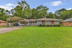 Pre-foreclosure in  Queens Row Lumberton, TX 77657