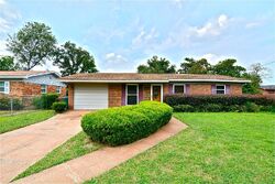 Pre-foreclosure in  Hancock Ln Pensacola, FL 32503