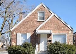 Pre-foreclosure in  Wildwood Ave Lansing, IL 60438