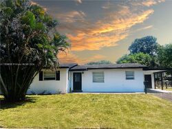 Pre-foreclosure in  Nw 4th St Fort Lauderdale, FL 33317