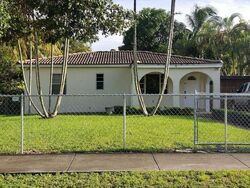  E 33rd St, Hialeah FL