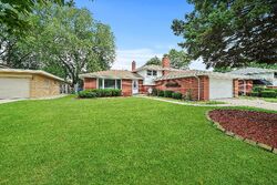Pre-foreclosure in  INGLESIDE AVE South Holland, IL 60473