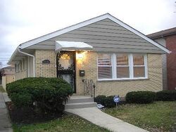 Pre-foreclosure in  S Princeton Ave Chicago, IL 60628