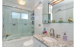 Pre-foreclosure in  BARRY LN E Old Bethpage, NY 11804