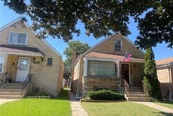 Pre-foreclosure in  Lombard Ave Berwyn, IL 60402