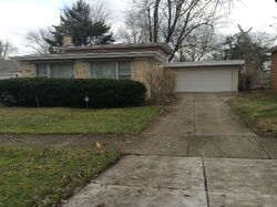 Pre-foreclosure in  Grace Ln Chicago Heights, IL 60411