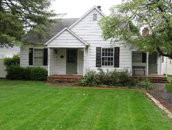 Pre-foreclosure in  E 7th St Anderson, IN 46012