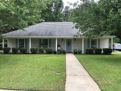 Pre-foreclosure in  Azalea Cir Madison, MS 39110