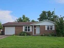 Pre-foreclosure in  Drury Ln Perryville, MO 63775