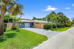 Pre-foreclosure in  Ne 18th St Fort Lauderdale, FL 33305