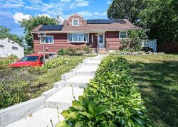 Pre-foreclosure in  Benmor Ct Plainview, NY 11803