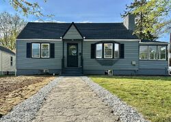 Pre-foreclosure in  Cleveland Ave Milltown, NJ 08850