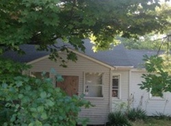 Pre-foreclosure in  ALBANY POST RD Newburgh, NY 12550