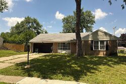 Pre-foreclosure in  Overla Blvd Englewood, OH 45322