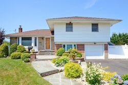 Pre-foreclosure in  Nottinghill Dr Massapequa, NY 11758