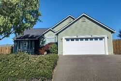 Pre-foreclosure in  Greyfox Dr Sutherlin, OR 97479