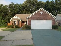 Pre-foreclosure in  Hampton Manor Ln Memphis, TN 38128