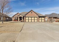 Pre-foreclosure in  W Pine Rose Court Way Mustang, OK 73064